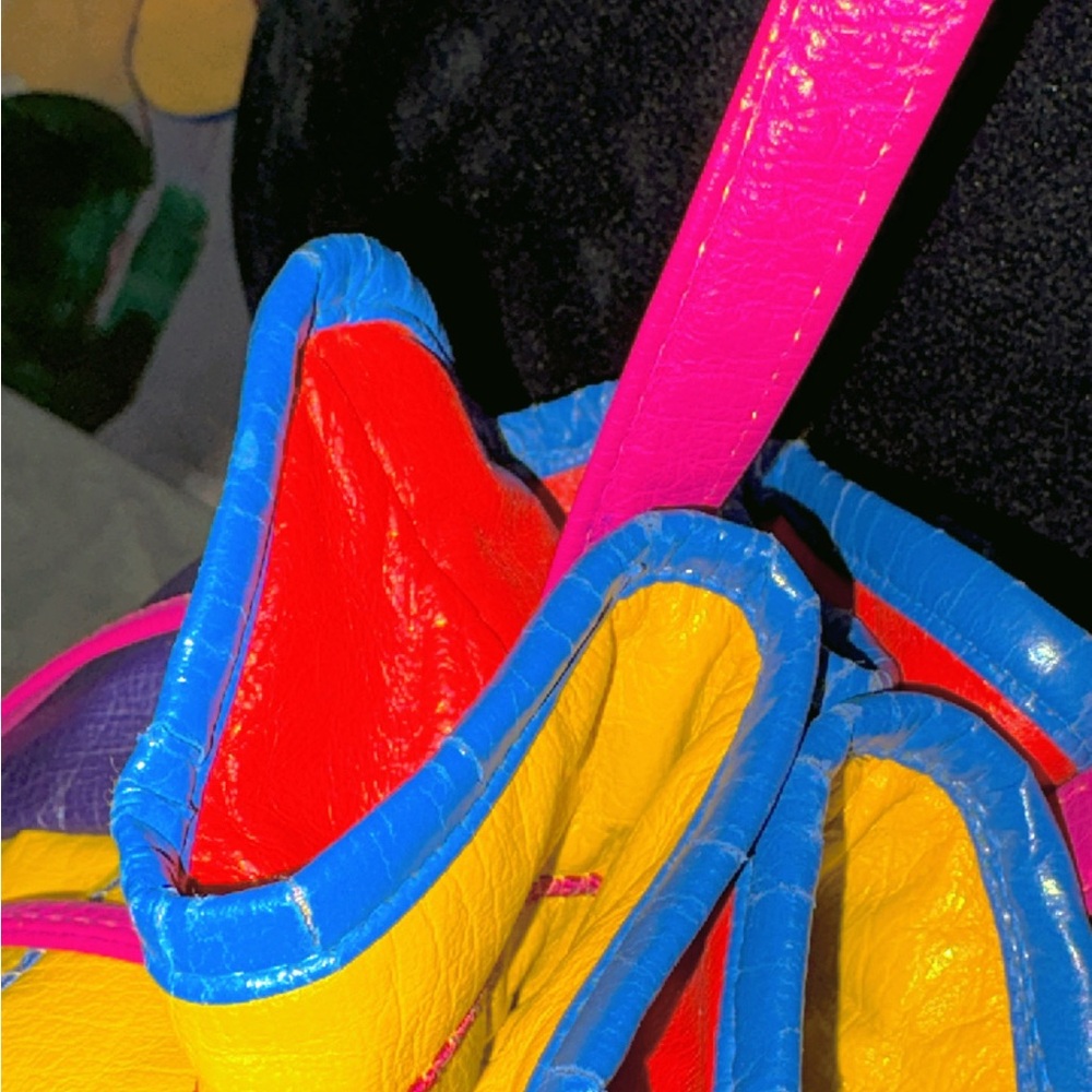 Colorful Geometric Patterned Drawstring Bag - Picture 5 of 7